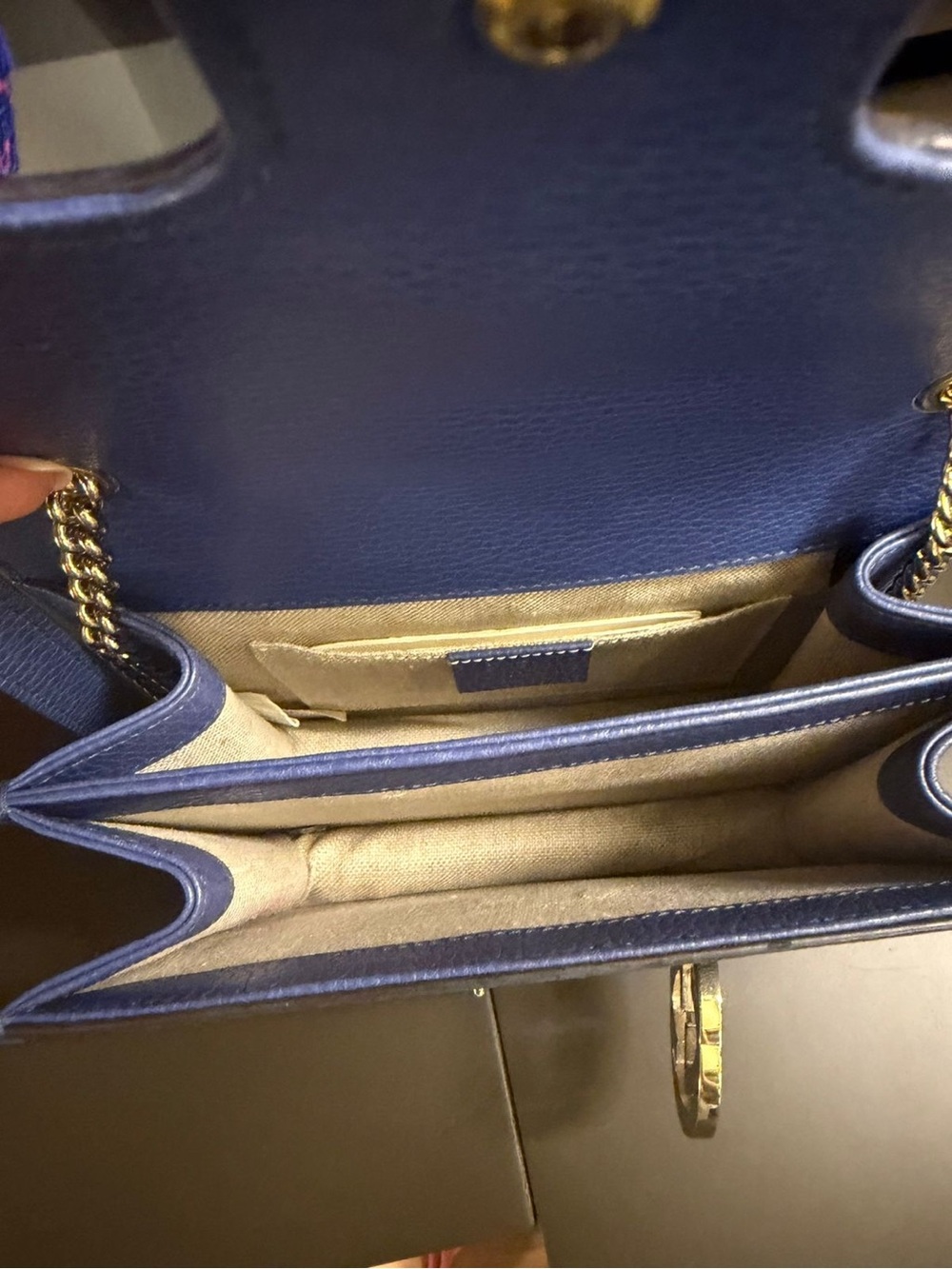 Gucci Blue Pebbled Leather Chain Crossbody with Gold GG - Picture 3 of 4